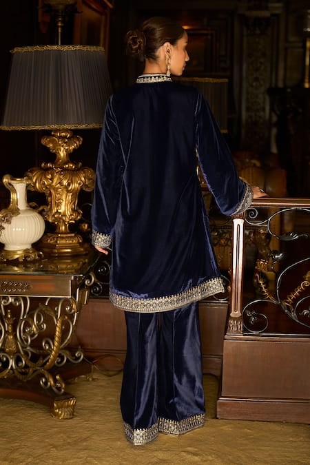 Lashkaraa Blue Velvet Embroidered Kurta & Pant Set 