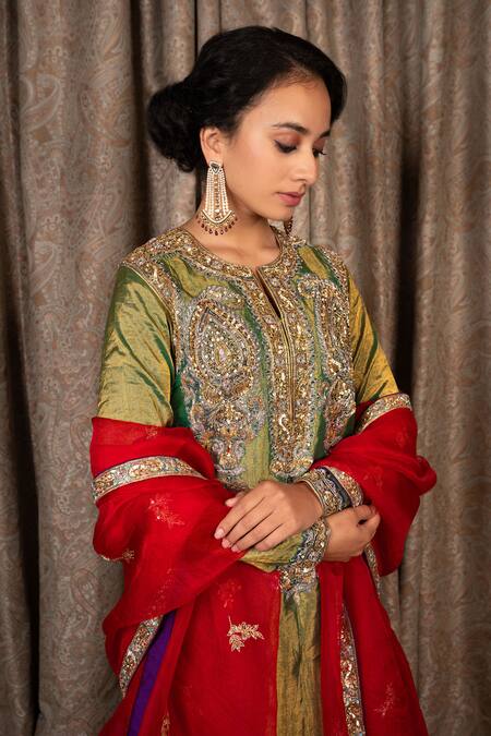 Atelier Shikaarbagh Green , Brocade, Organza Embroidery Split V-neck Hand Kurta Pant Set Online at Aza Fashions Atelier Shikaarbagh_Green , Brocade, Organza Embroidery Split V-neck Hand Kurta Pant Set _Online_at_Aza_Fashions