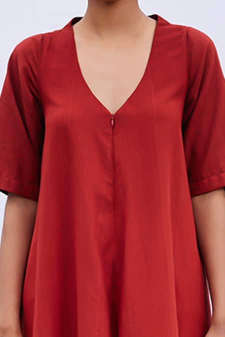 Shop_Kharakapas_Red Handloom Cotton V-neck Ombre V Jumpsuit _Online_at_Aza_Fashions