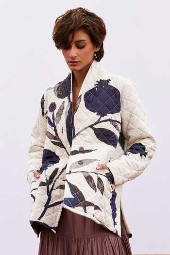 Buy_Kharakapas_Off White Cotton Shawl Neck Bloom Print Quilted Jacket _Online_at_Aza_Fashions