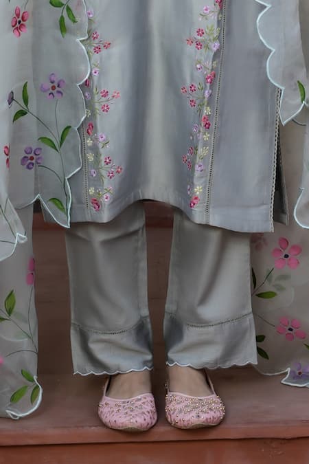 Mangalmay By Aastha_Grey Kurta- Chanderi Silk Hand Painted Floral V Neck Serenity Embroidered Set _Online_at_Aza_Fashions