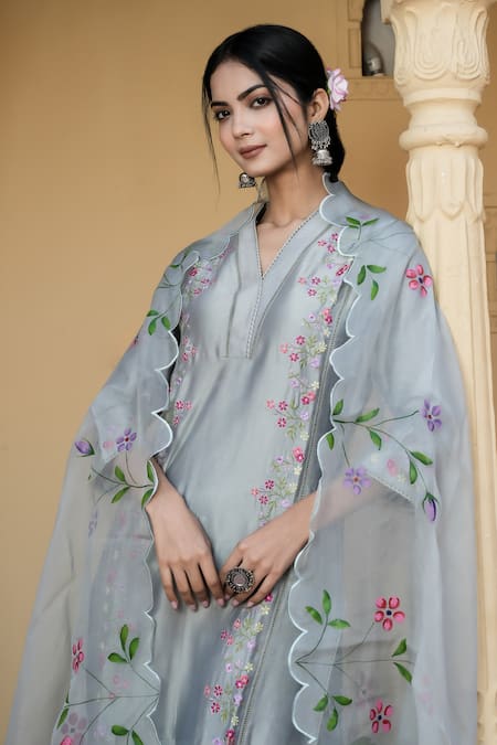 Shop_Mangalmay By Aastha_Grey Kurta- Chanderi Silk Hand Painted Floral V Neck Serenity Embroidered Set _Online_at_Aza_Fashions