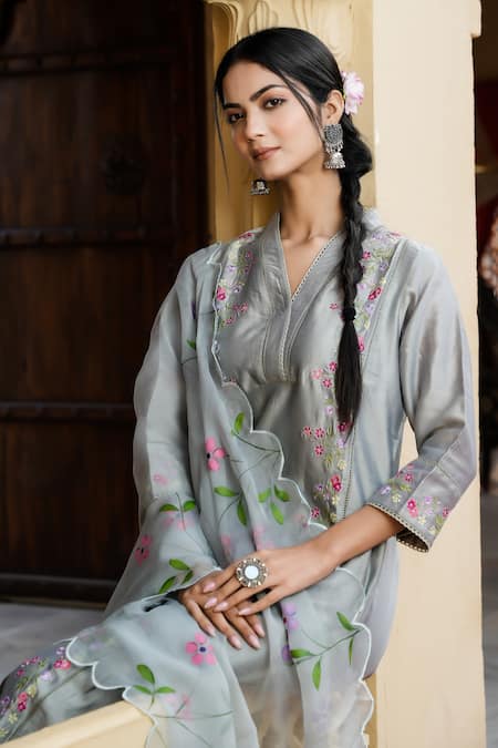 Mangalmay By Aastha_Grey Kurta- Chanderi Silk Hand Painted Floral V Neck Serenity Embroidered Set _at_Aza_Fashions