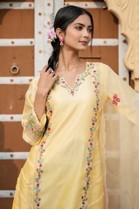 Mangalmay By Aastha Yellow Chanderi , Cotton, Organza Embroidery, Lace Floral Kurta Set Online at Aza Fashions Mangalmay By Aastha_Yellow Chanderi , Cotton, Organza Embroidery, Lace Floral Kurta Set _Online_at_Aza_Fashions