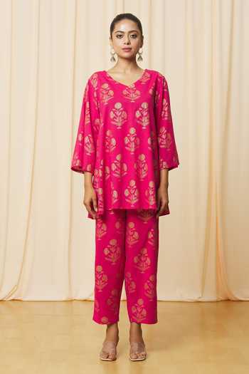 Samyukta Singhania_Pink Cotton Embroidery V-neck Floral Print Kurta And Pant Set_at_Aza_Fashions