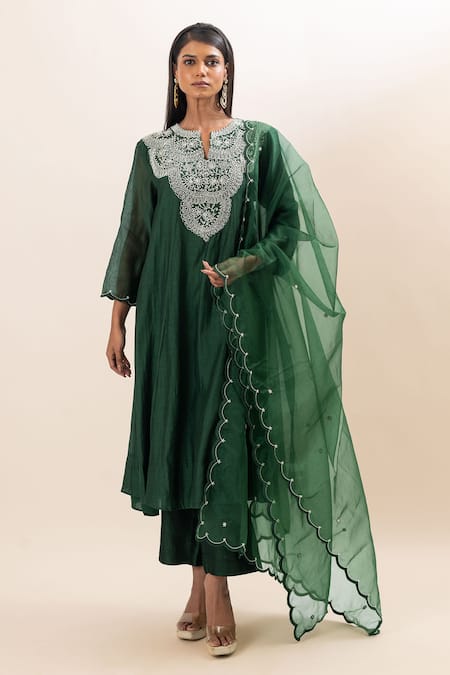 Oshi By Shikha Green Anarkali Chanderi Hand Embroidered Chidd And Pearl Yoke Pant Set 