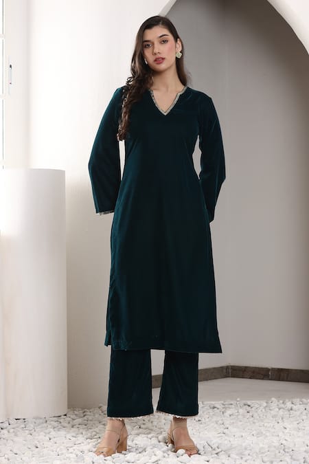 Buy_House Of TA-YA_Green Velvet, Organza Cut Work, Embroidery V-neck Cutdana Kurta Pant Set _Online_at_Aza_Fashions