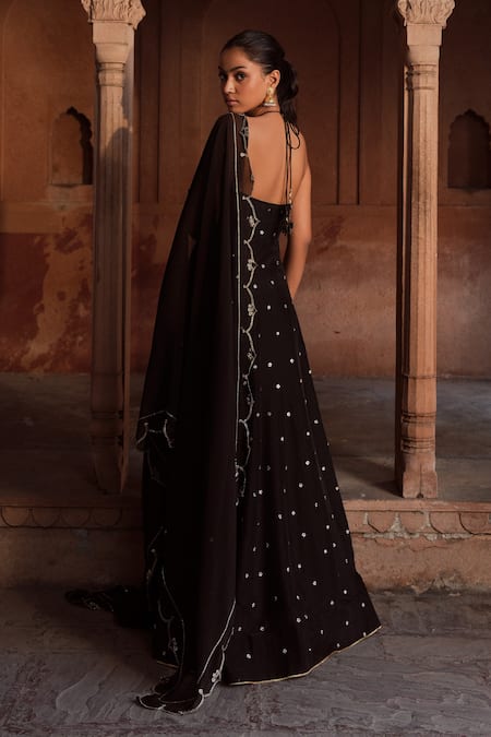 Sonal Pasrija Embellished Halter Neck Anarkali With Dupatta 