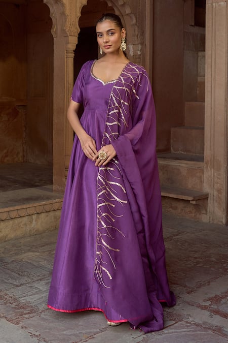 Sonal Pasrija Purple Silk, Organza Beads Boat Neck Embellished Kalidaar Kurta With Dupatta