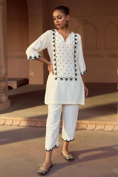 Sonal Pasrija Plumeria Embroidered Kurta With Pant 