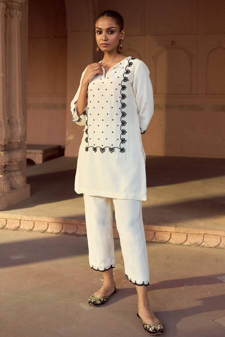 Sonal Pasrija Off White Silk, Linen Sequins, Beads, Cut Work, Plumeria Kurta With Pant Online at Aza Fashions Sonal Pasrija_Off White Silk, Linen Sequins, Beads, Cut Work, Plumeria Kurta With Pant _Online_at_Aza_Fashions