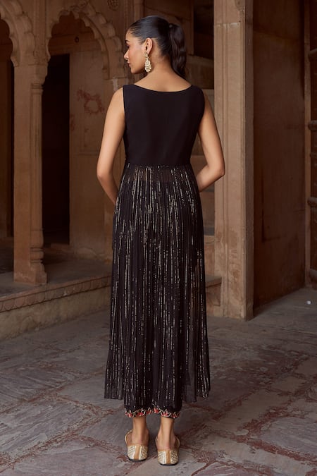 Shop Sonal Pasrija Black Silk, Georgette, Acanthus Bloom Embroidered High Side Slit Kurta Pant Set at Aza Fashions Shop_Sonal Pasrija_Black Silk, Georgette, Acanthus Bloom Embroidered High Side Slit Kurta Pant Set _at_Aza_Fashions