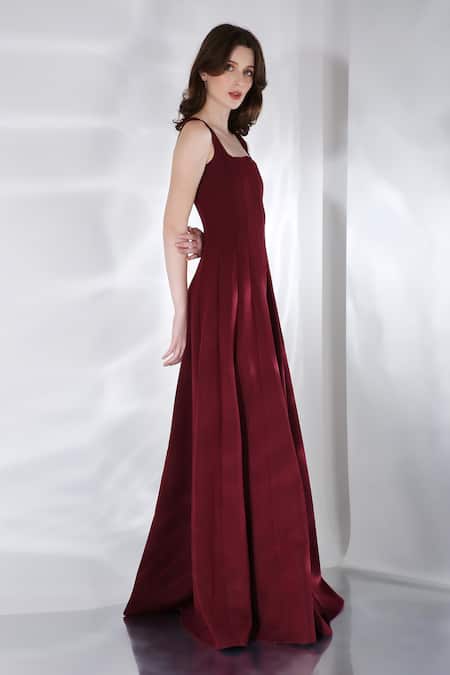 Ozeqo_Maroon Neoprene Sweetheart Neck Fleur Panelled High Slit Gown _Online_at_Aza_Fashions