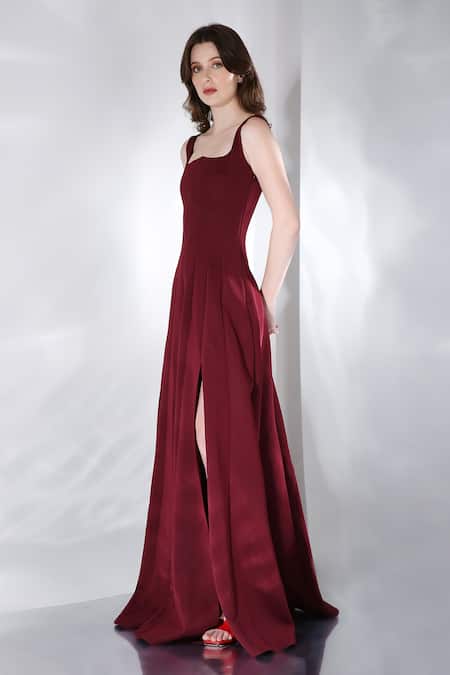 Ozeqo_Maroon Neoprene Sweetheart Neck Fleur Panelled High Slit Gown _at_Aza_Fashions
