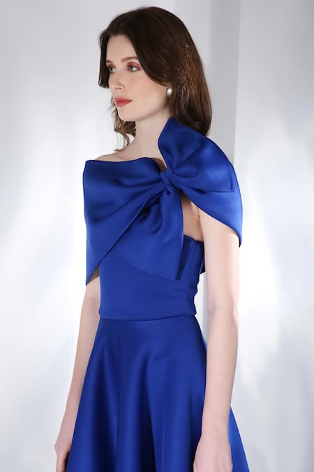 Ozeqo Blue Neoprene Bows Round Neck Imperial High-low And Overlay at Aza Fashions Ozeqo_Blue Neoprene Bows Round Neck Imperial High-low And Overlay _at_Aza_Fashions