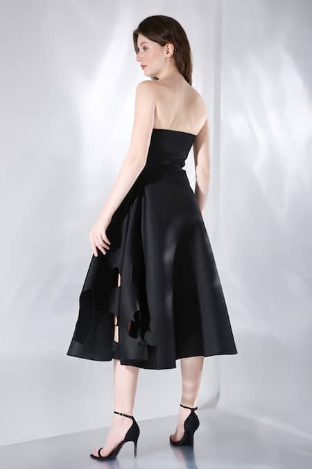 Buy_Ozeqo_Black Neoprene Off-shoulder Ace Cutwork Hem Dress With Embroidered Wrap 