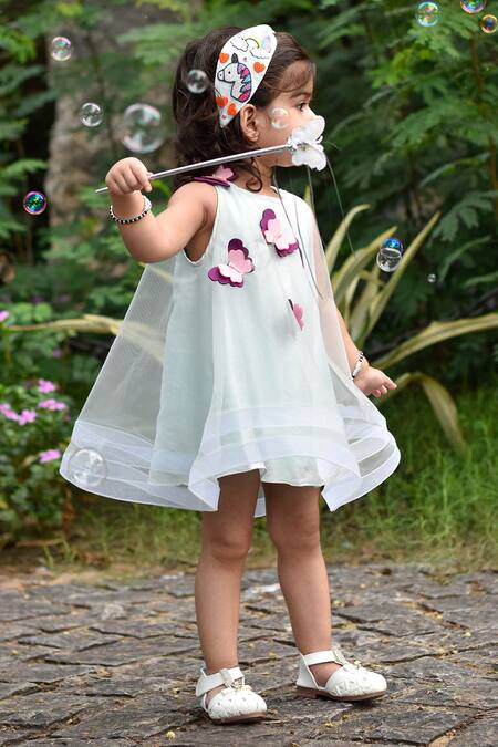 Shop Janyas Closet Green Silk, Net, Linen Embroidery Butterfly Applique Lulu Dress at Aza Fashions Shop_Janyas Closet_Green Silk, Net, Linen Embroidery Butterfly Applique Lulu Dress_at_Aza_Fashions