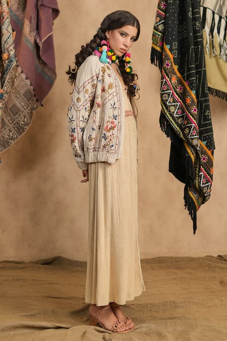 Buy_NYARO_Off White Handloom Cotton Slub Woven Thread Round Jacket _Online_at_Aza_Fashions