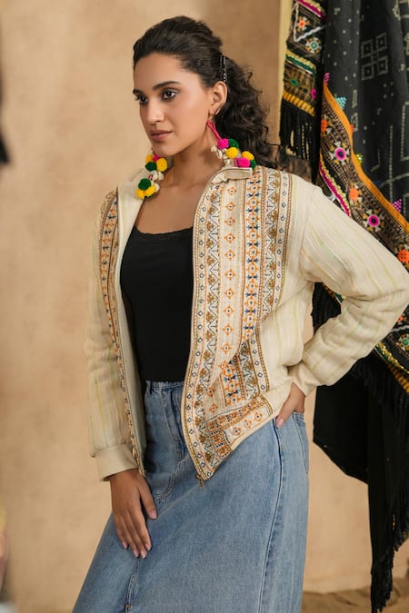 Buy_Nyaro_White Cotton, Lurex Embroidery High Neck Geometric Jacket 
