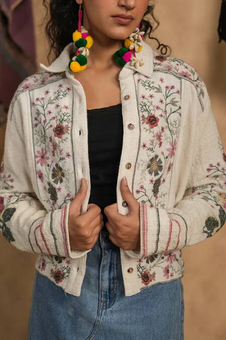Buy_Nyaro_White Handloom Cotton Embroidery Collared Flower Jacket 