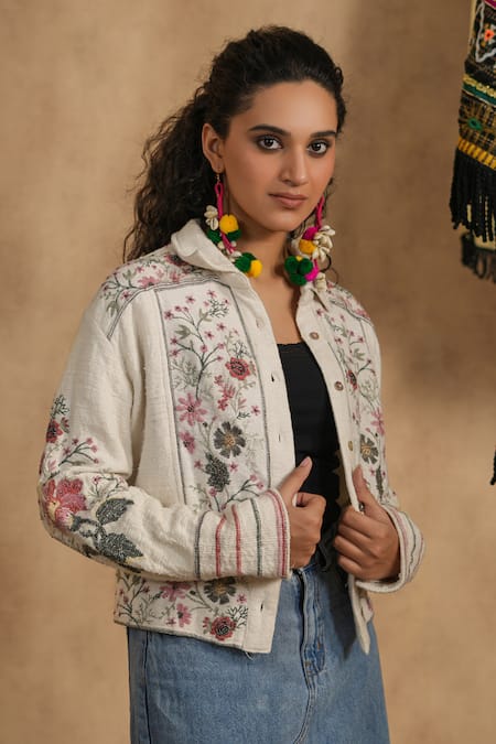 Shop_Nyaro_White Handloom Cotton Embroidery Collared Flower Jacket 