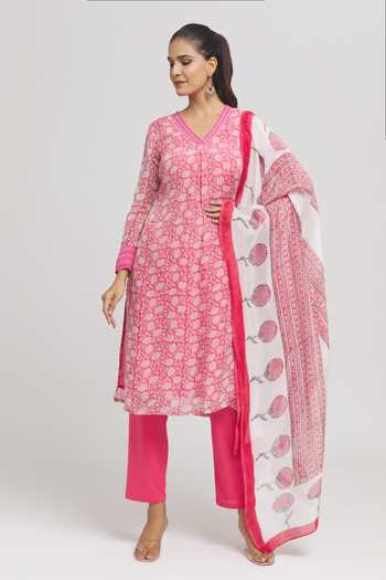 Shop_Missprint_Pink Organza, Cotton Embroidery V-neck Floral Block Print Kurta Pant Set _Online_at_Aza_Fashions