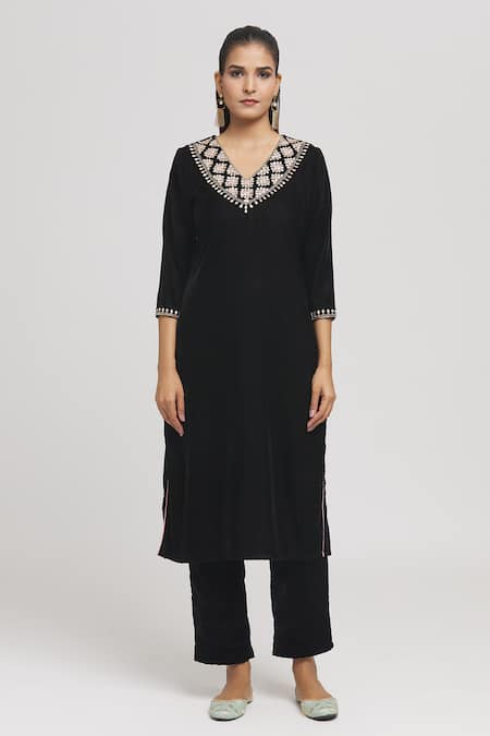 Missprint_Black Velvet, Chanderi, Cotton Embroidery V-neck Kurta Pant Set _Online_at_Aza_Fashions