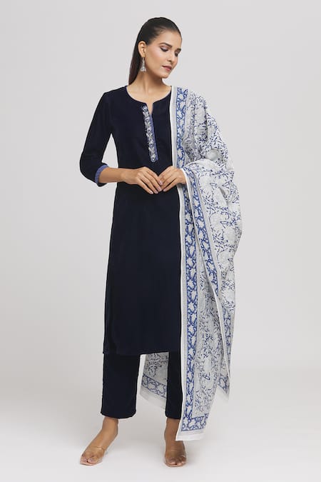 Missprint Placket Embroidered Velvet Kurta Pant Set 