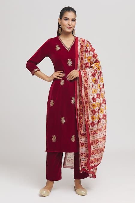 Missprint Embroidered Velvet Kurta Pant Set 