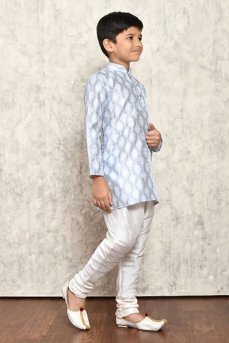 Petite Pomme_Grey Polyester Sequins Foliage Crest Print Thread Work Kurta Set _at_Aza_Fashions