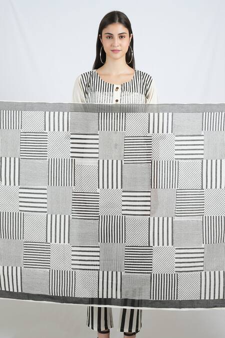 Shop_Banana Labs_White Cotton Round Neck Hand Block Print Kurta Pant Set _Online_at_Aza_Fashions