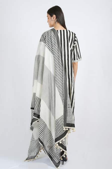 Shop_Banana Labs_Black Cotton Round Neck Slammer Hand Block Print Kurta Pant Set _at_Aza_Fashions