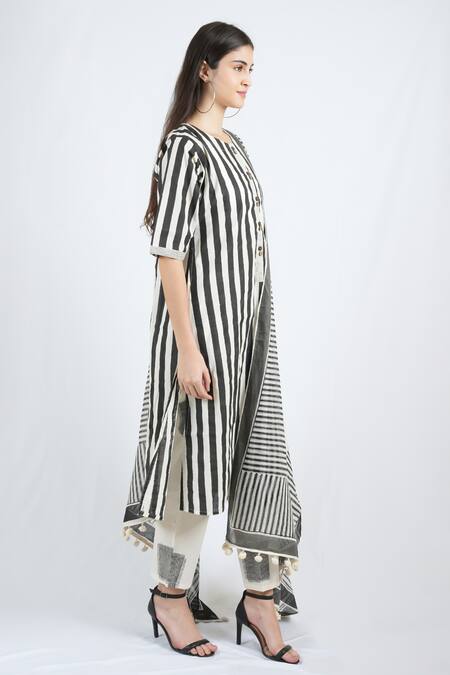 Shop_Banana Labs_Black Cotton Round Neck Slammer Hand Block Print Kurta Pant Set _Online_at_Aza_Fashions