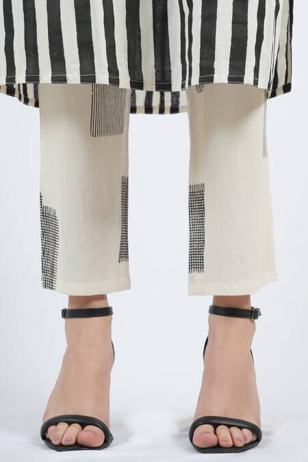 Banana Labs_Black Cotton Round Neck Slammer Hand Block Print Kurta Pant Set _at_Aza_Fashions