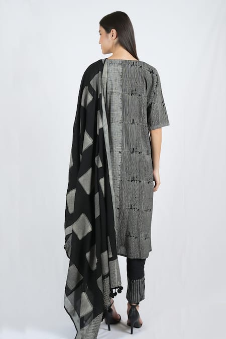 Shop_Banana Labs_Black Cotton Round Neck Hand Block Print Kurta Set _at_Aza_Fashions