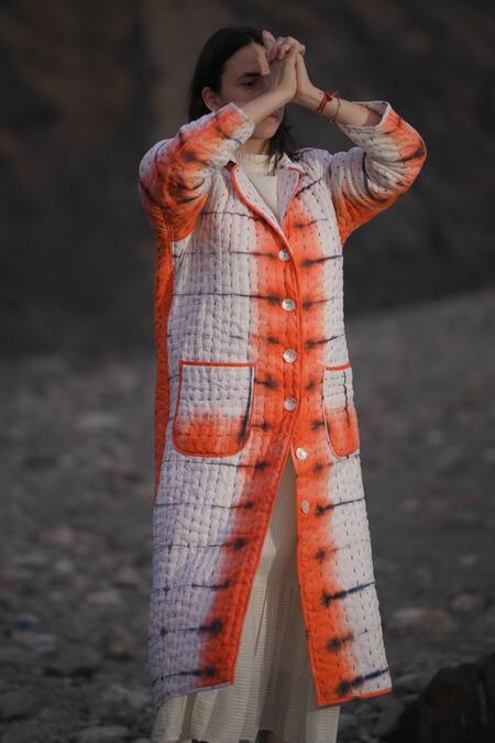 Buy_RAAS LIFE_White Cotton Jharoka Ben Tie-dye Pattern Trench Coat _Online_at_Aza_Fashions