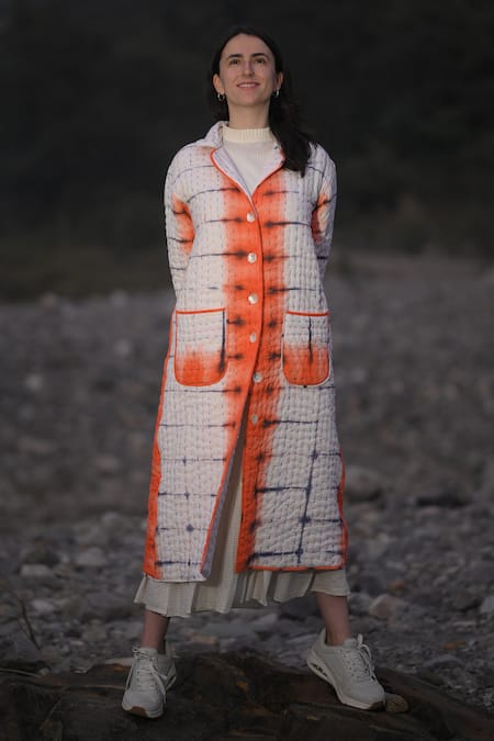 Shop_RAAS LIFE_White Cotton Jharoka Ben Tie-dye Pattern Trench Coat _Online_at_Aza_Fashions