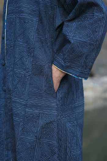 RAAS LIFE_Blue Handloom Cotton Embroidery Hima Ben Aari Swerve Reversible Jacket _Online_at_Aza_Fashions