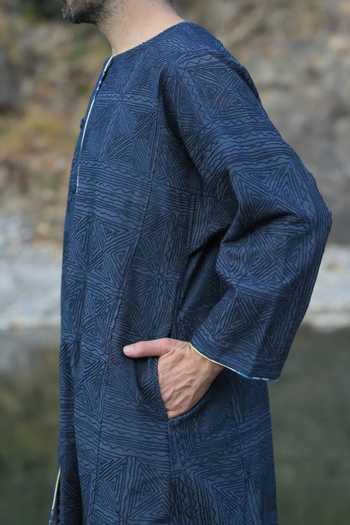 Buy_RAAS LIFE_Blue Handloom Cotton Embroidery Hima Ben Aari Swerve Reversible Jacket _Online_at_Aza_Fashions