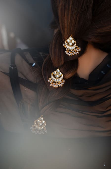 Buy_Do Taara_Gold Pearls Kundan Embellished Braid Pins Set _Online_at_Aza_Fashions