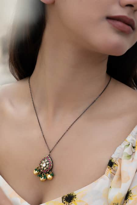 Do Taara Polki Embellished Pendant Necklace 