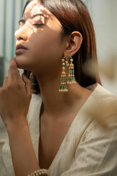Buy_Do Taara_Green Onyx Stones Embellished Kundan Jhumka Earrings _Online_at_Aza_Fashions