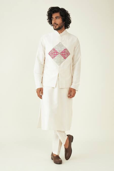 RoohbyRidhimaa Off White Silk Chanderi Embroidered Patch And Zardozi Floral Bundi 