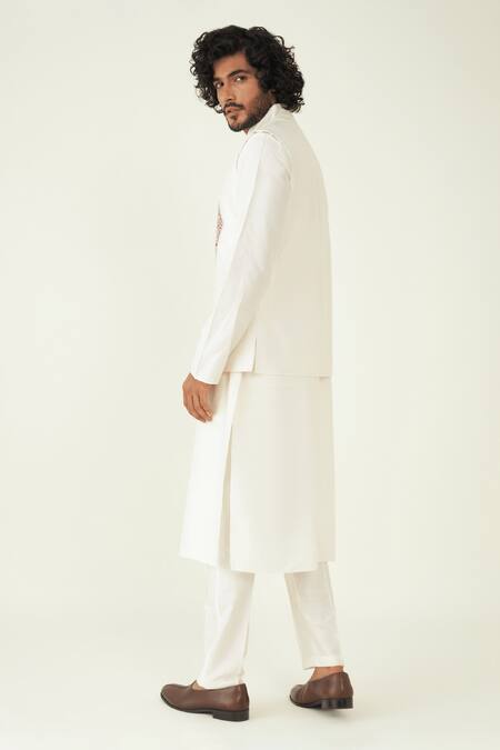 Shop Roohbyridhimaa Off White Silk, Chanderi Embroidery Floral Bundi at Aza Fashions Shop_Roohbyridhimaa_Off White Silk, Chanderi Embroidery Floral Bundi _at_Aza_Fashions