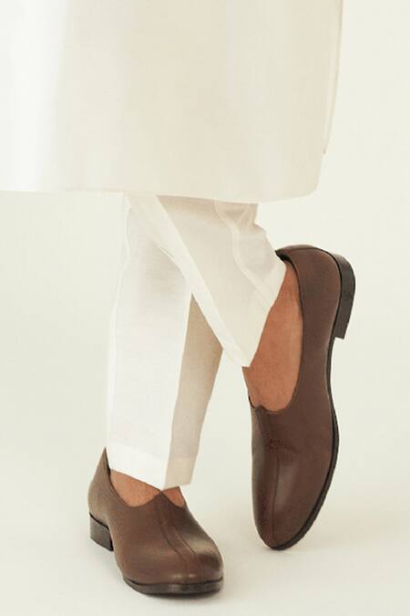 Shop Roohbyridhimaa Off White Silk, Chanderi Embroidery Floral Bundi Online at Aza Fashions Shop_Roohbyridhimaa_Off White Silk, Chanderi Embroidery Floral Bundi _Online_at_Aza_Fashions