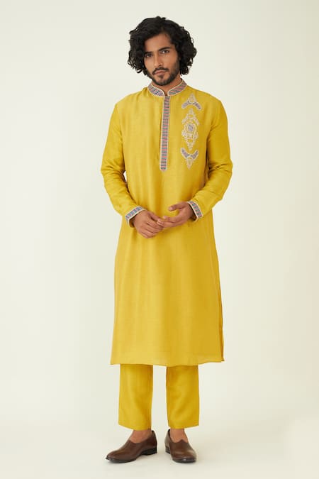 RoohbyRidhimaa Ayaan Embroidered Kurta Set 