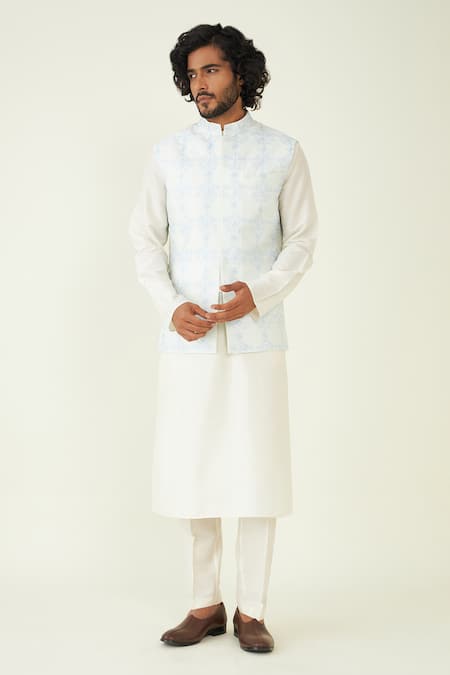 Roohbyridhimaa Ivory Silk, Jacquard Embroidery Resham Bundi 