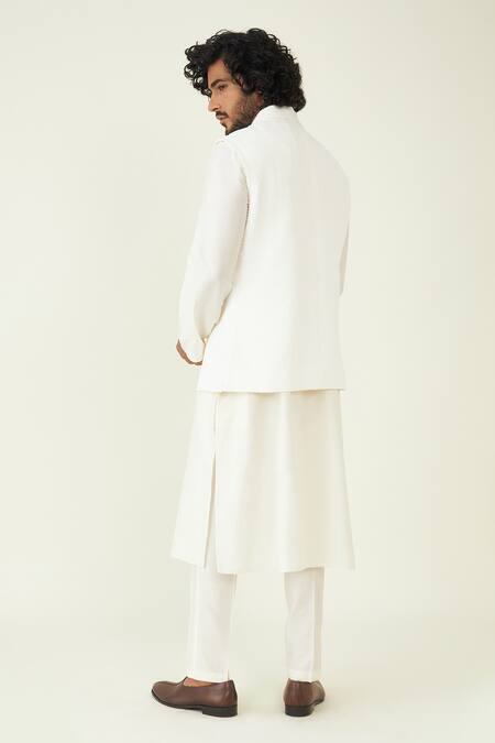 Shop Roohbyridhimaa White Crepe Crinkled Bundi at Aza Fashions Shop_Roohbyridhimaa_White Crepe Crinkled Bundi _at_Aza_Fashions