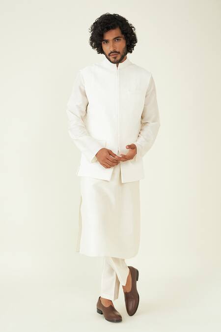 Roohbyridhimaa White Crepe Crinkled Bundi Online at Aza Fashions Roohbyridhimaa_White Crepe Crinkled Bundi _Online_at_Aza_Fashions