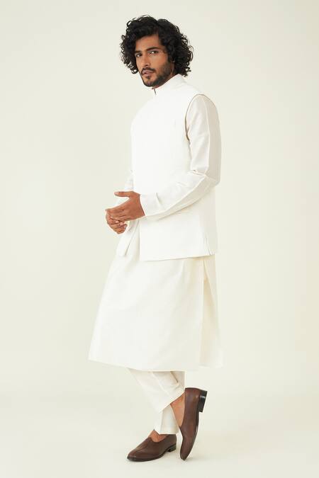 Buy Roohbyridhimaa White Crepe Crinkled Bundi Online at Aza Fashions Buy_Roohbyridhimaa_White Crepe Crinkled Bundi _Online_at_Aza_Fashions